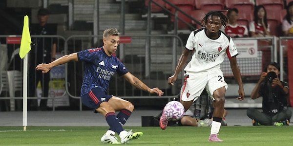 Milan sconfitto dall'Arsenal in amichevole. Rios è del Benfica