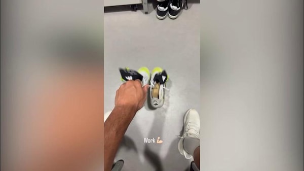 Arthur, le scarpe sono un "boomerang"