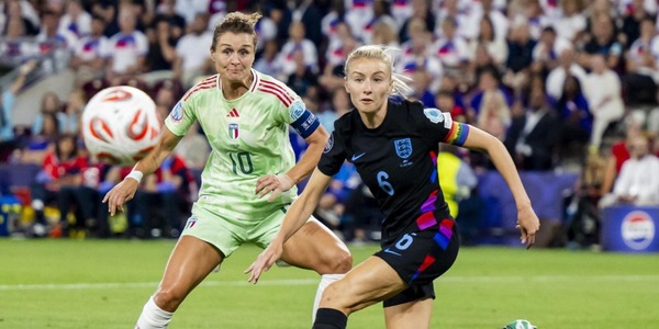 Calcio femminile, un nuovo formato e la spinta dell'Europeo: è il momento di crescere