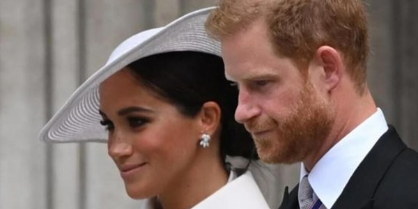 Harry e Meghan accusati di essere "cattivi truffatori, elemosina a Re Carlo"