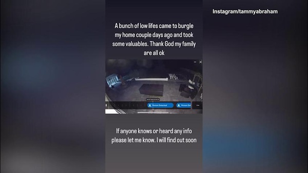 Ladri in casa di Abraham, le immagini delle videocamere
