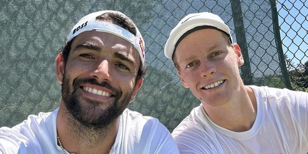 Berrettini si allena con Sinner, quel sorriso e il messaggio che fa sperare: "Con il migliore..."