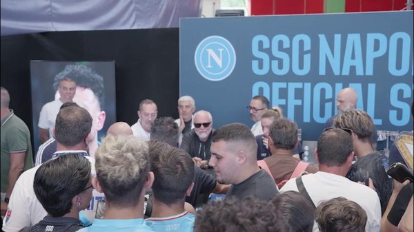 Napoli, autografi e foto per il presidente De Laurentiis a Castel di Sangro