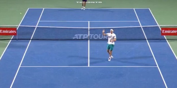 Toronto, tifoso cerca di boicottare Zverev: il gesto del tedesco dopo la vittoria