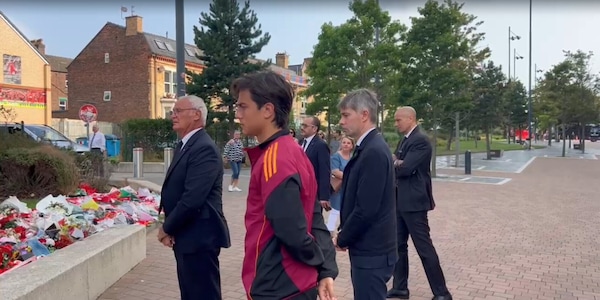 Ranieri, Dybala e Massara ad Anfield per Diogo Jota: l'omaggio della Roma