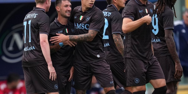Politano e Lucca, la coppia del gol: il Napoli batte l'Olympiacos ma Conte trema per Lukaku. Rivivi la diretta