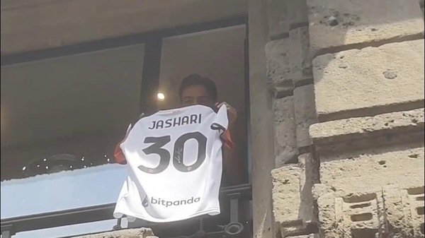Milan, Jashari messo ko da un compagno