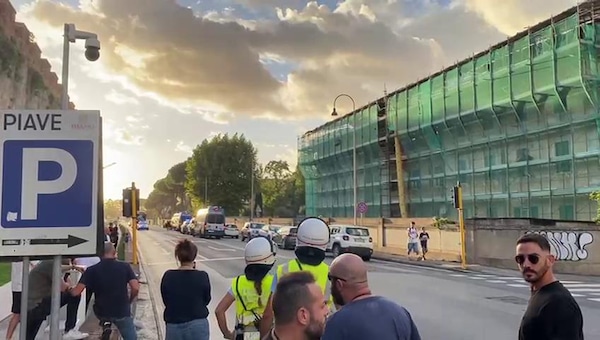 Roma, l'arrivo del pullman all'Arena Garibaldi di Pisa