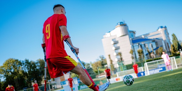 Ucraina, al via il primo campionato amputati. Shevchenko: "Veterani, ci avete ispirato"