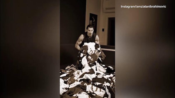 Tutte le maglie di Ibra, il video sui social