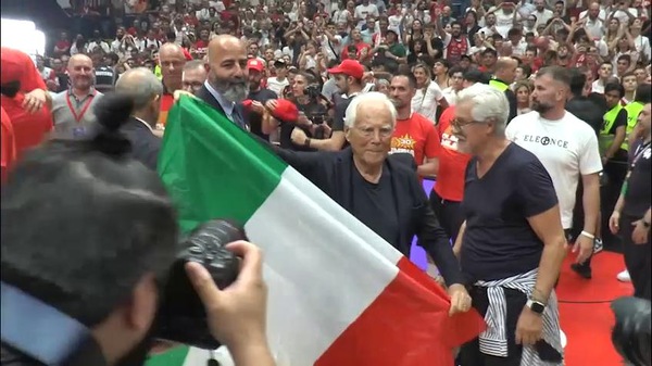 L'Italia piange la morte di Giorgio Armani
