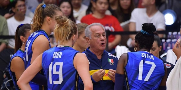 L'Italia va in crisi contro la Turchia nel secondo set, la dura frase di Velasco: "Dobbiamo menare e..."