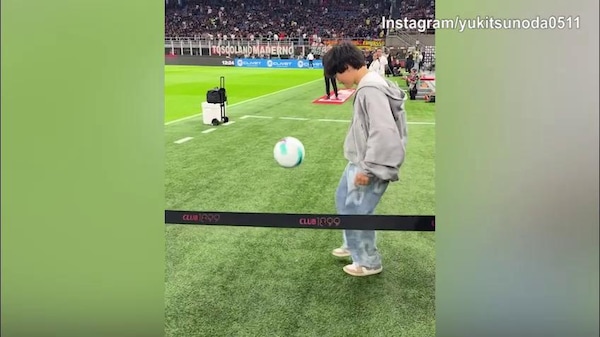 Milan-Bologna, Tsunoda a bordo campo: che palleggi!