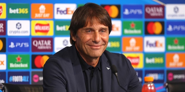 Conte prima di City-Napoli: "Siamo alunni che affrontano i maestri. Ma abbiamo voglia di confrontarci per capire chi siamo". Rivivi la diretta