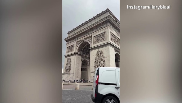 Il weekend di Ilary Blasi inizia da...Parigi