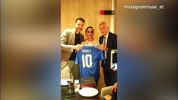 Buffon a cena da Salt Bae