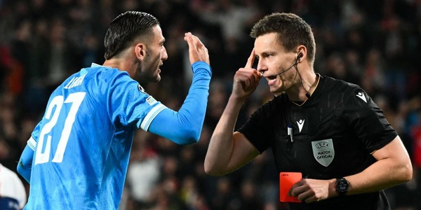 Lucca trema, quante giornate di squalifica rischia dopo l’espulsione in Psv-Napoli