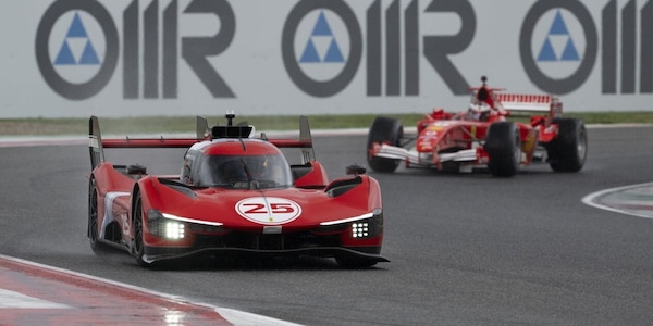 Spettacolo Ferrari al Mugello: il mito Rosso alle Finali Mondiali in tutte le sue stravaganti sfaccettature