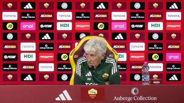 Incredibile: la conferenza di Gasperini viene interrotta da...un gatto