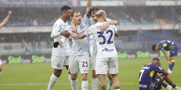 L'Inter si salva con un autogol al 93': Verona ko, Chivu a -1 dal Napoli