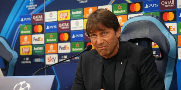 Conte e la nuova frecciata a Marotta in conferenza: "Appena qualcuno si alza per parlare..."
