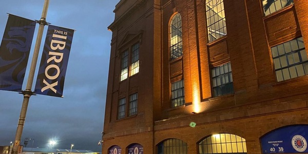 Roma, rifinitura all'Ibrox: la scritta in stile Anfield accoglie i giallorossi