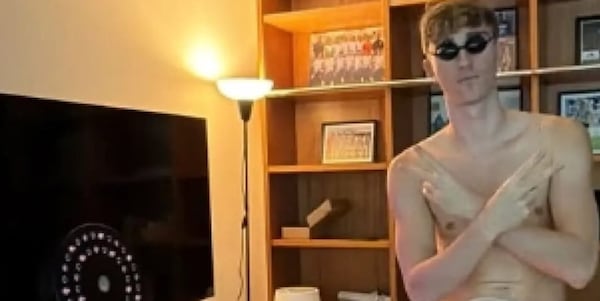 Sembra uscita dal futuro: la lampada “miracolosa” di Huijsen incuriosisce i social