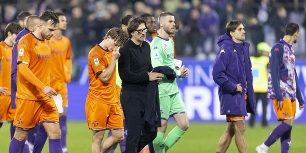 Crisi Fiorentina: contestazione e polemiche dopo la sconfitta con il Verona. Squadra in ritiro