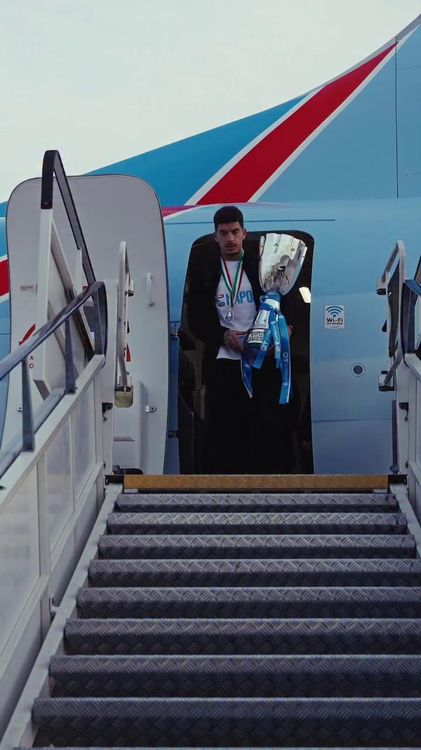 Il Napoli torna in Italia con la Supercoppa: il video virale sui social