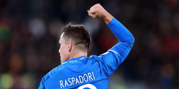 Raspadori vicino alla Roma: le ultime news tra il post social che fa litigare, la Supercoppa e lo sfogo in palestra