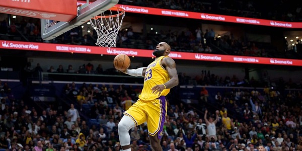 Nba: LeBron James perde il duello con Antetokounmpo, a Houston non basta Durant