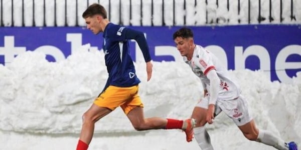 Si litiga anche in Andorra, la brutale discussione tra l'arbitro e la squadra: "Sei un pagliaccio!"