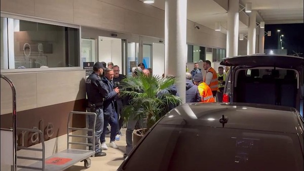 Roma, l'arrivo nella capitale di Robinio Vaz