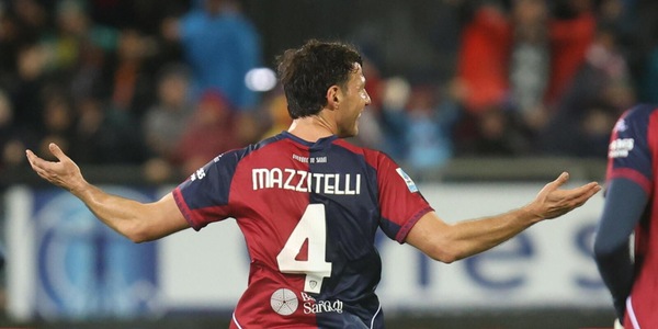 La Juve crolla a Cagliari. Napoli, Lobotka stende il Sassuolo