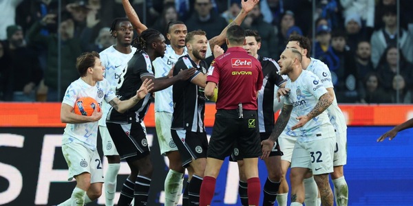 Di Bello, due scelte folli e minuti di follia in Udinese-Inter