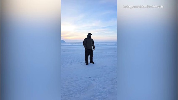 Incredibile Ibra, rovesciata nel ghiaccio