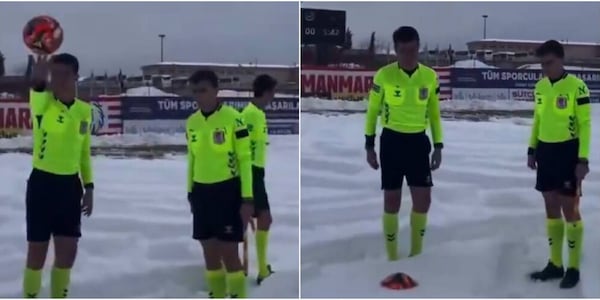 Campo impraticabile ma l'arbitro prova a far rimbalzare il pallone nella neve: il video è virale