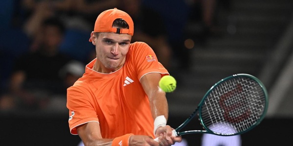 Australian Open, Mensik si ritira: Djokovic ai quarti senza giocare