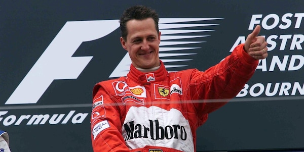 Come sta Michael Schumacher, arriva un'importante novità sulle sue condizioni: "Non è a letto e guarda la F1"
