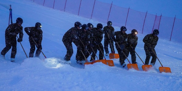 Troppa neve a Crans-Montana: cancellata la seconda prova e accorciato il tracciato della discesa femminile