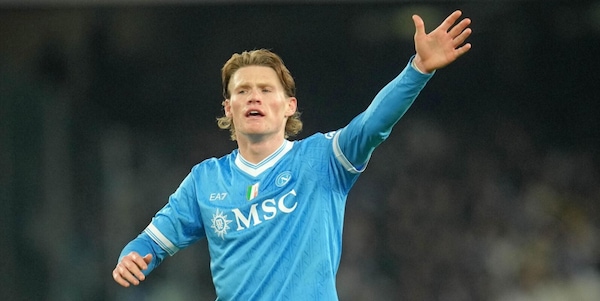 McTominay salta il Como e punta la Roma: ora Conte ha un dubbio sul modulo