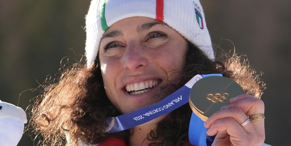 Brignone e la risposta secca su un possibile invito a Sanremo: "Lo lascio ai cantanti..."
