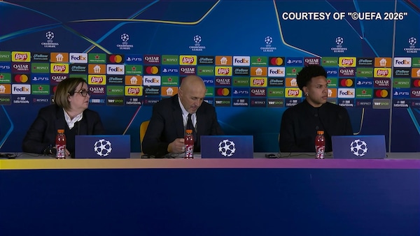 Spalletti show: "Da te mi aspettavo un'altra domanda" Poi siparietto con l'addetto stampa