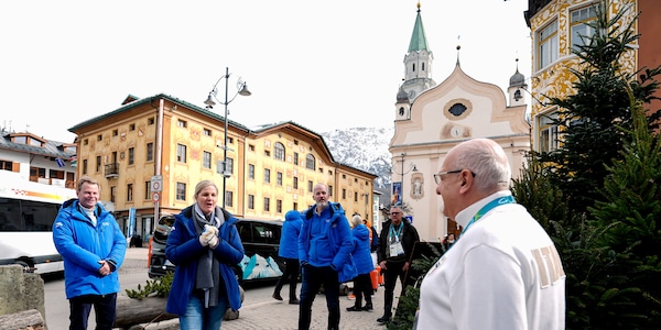 La presidente del CIO Kirsty Coventry visita Casa Italia Cortina