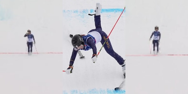 Arrivo tragicomico alle Olimpiadi: cade dagli sci e taglia il traguardo a piedi!