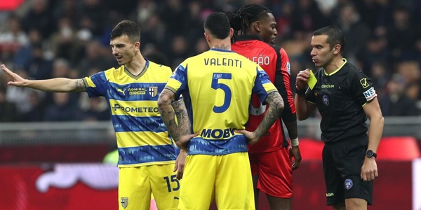 Milan, la strategia del silenzio che nasconde i malumori: gli arbitri nel mirino
