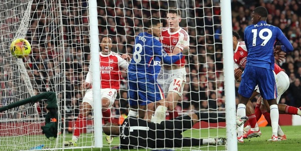 Premier League, l'Arsenal batte il Chelsea e torna ad allungare. Colpo United, Tudor e Lucca ko