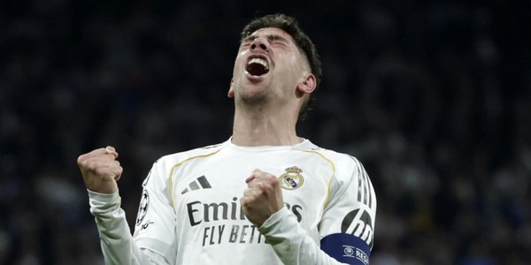 Un Valverde stratosferico fa volare il Real: la sua tripletta travolge il City. Donnarumma para un rigore a Vinicius
