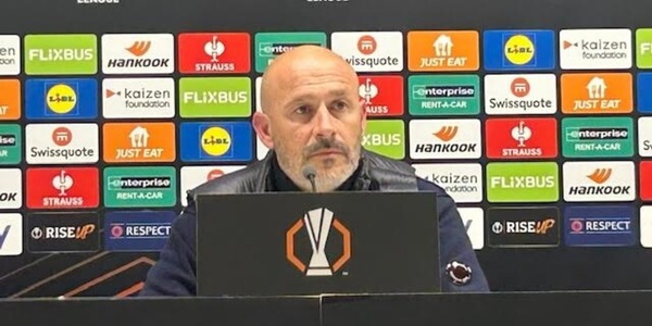 La frecciata di Italiano all'arbitro di Bologna-Roma: "N'Dicka tirava maglie, gli ha permesso tutto..."
