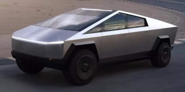 Fa causa a Tesla dopo che il suo Cybertruck ha tentato di buttarla da un ponte